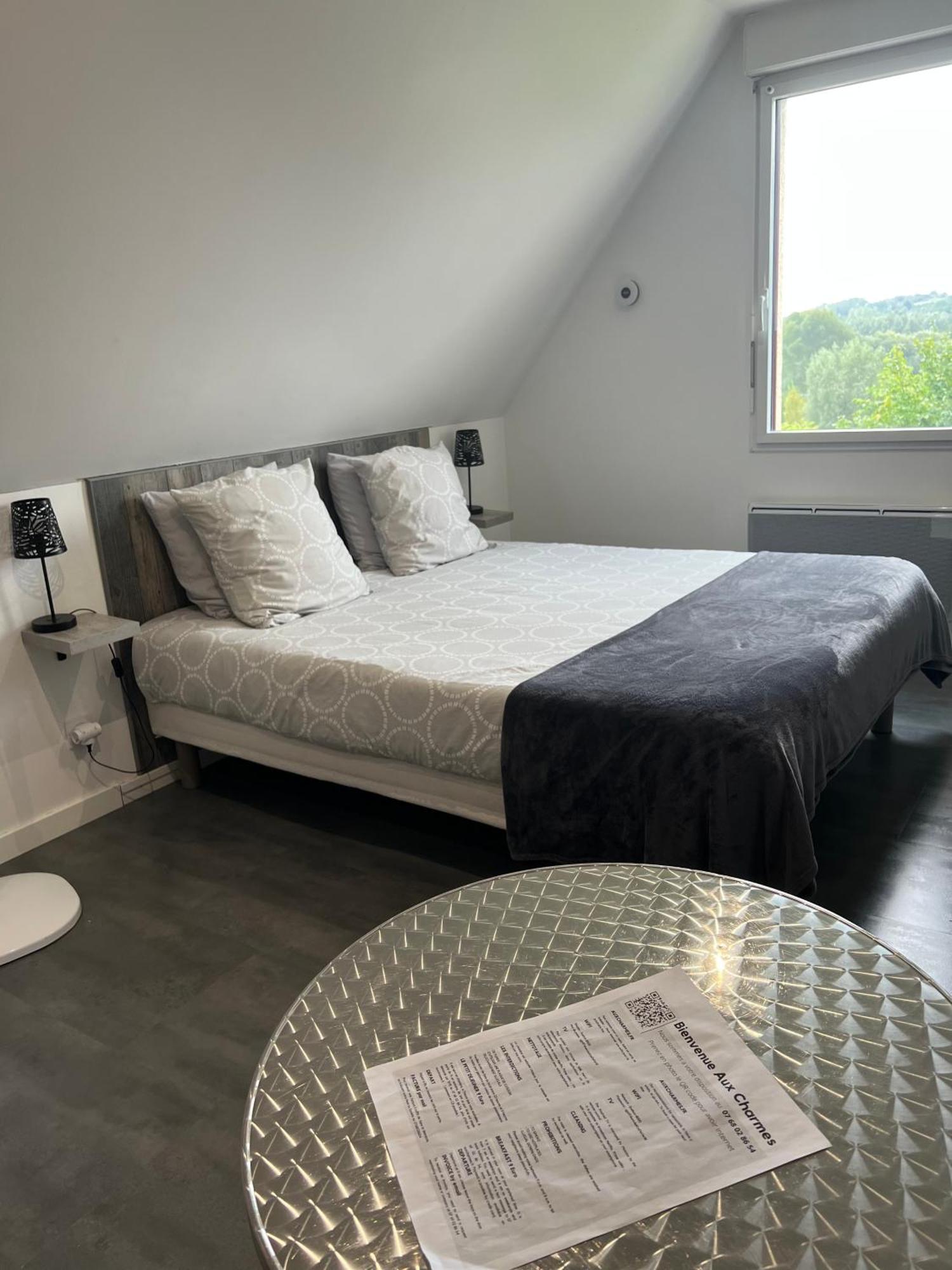 Bed and Breakfast Aux Charmes Isques Exterior foto